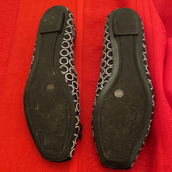 Jessica Simpson Super cute ballet-like black and white shoes (OLCC-AF) - Picture 6 of 8